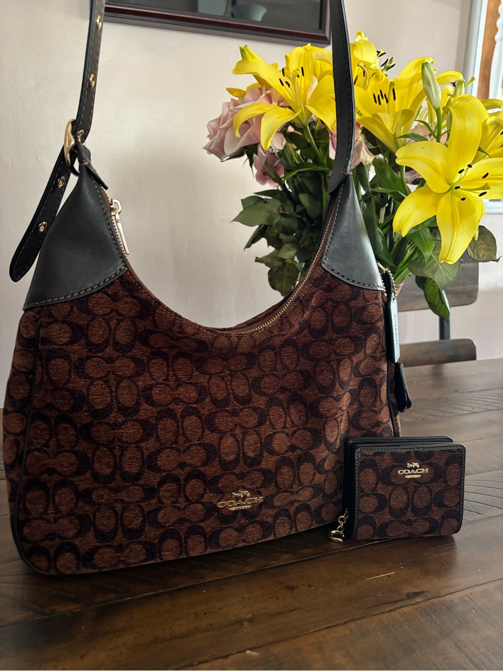 *SET* Coach Brown Signature Ella Shoulder Bag with matching Card Case
